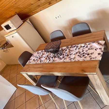 Esther Apartman Gyenesdias Bagian luar foto