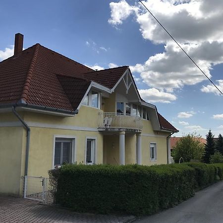 Esther Apartman Gyenesdias Bagian luar foto