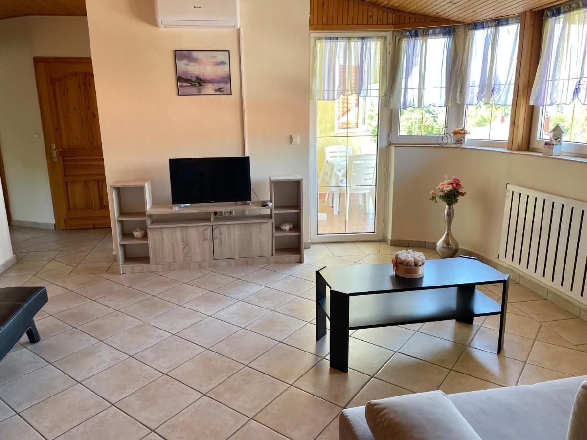 Esther Apartman Gyenesdias Bagian luar foto