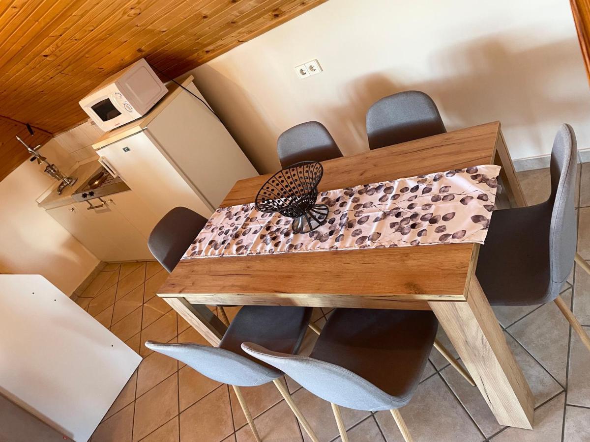 Esther Apartman Gyenesdias Bagian luar foto