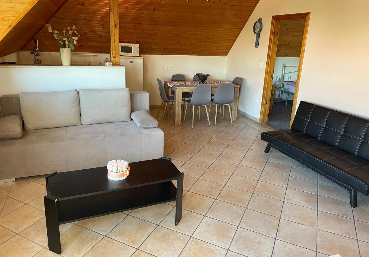 Esther Apartman Gyenesdias Bagian luar foto