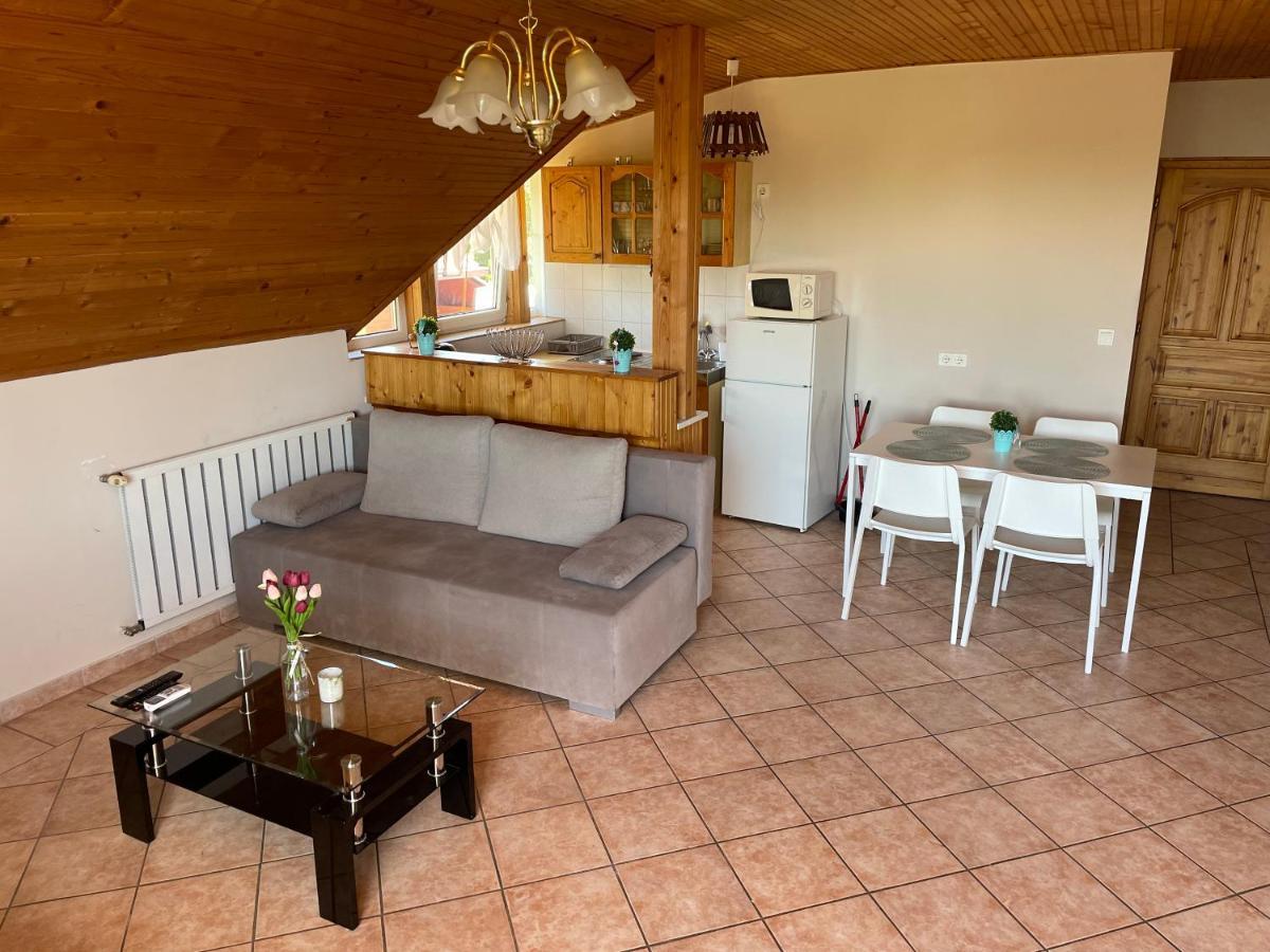 Esther Apartman Gyenesdias Bagian luar foto