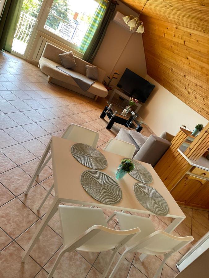 Esther Apartman Gyenesdias Bagian luar foto
