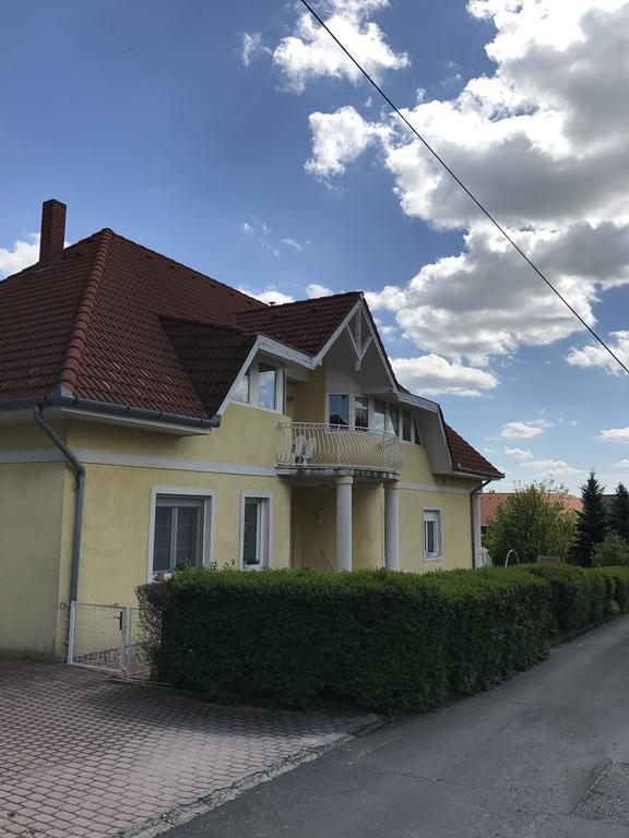 Esther Apartman Gyenesdias Bagian luar foto